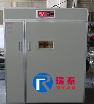 1584枚中型孵化機