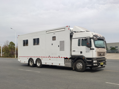 重汽汕德卡后雙橋指揮車(chē)