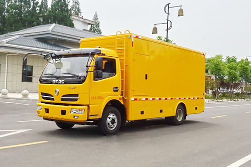 東風(fēng)多利卡50-100KW移動(dòng)電源車