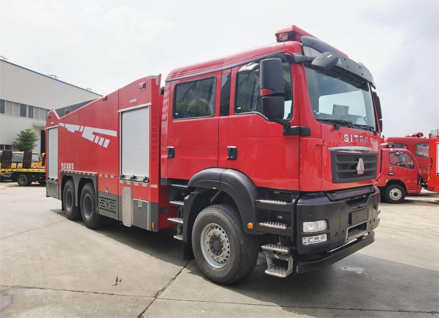 汕德卡13噸泡沫消防車(chē)