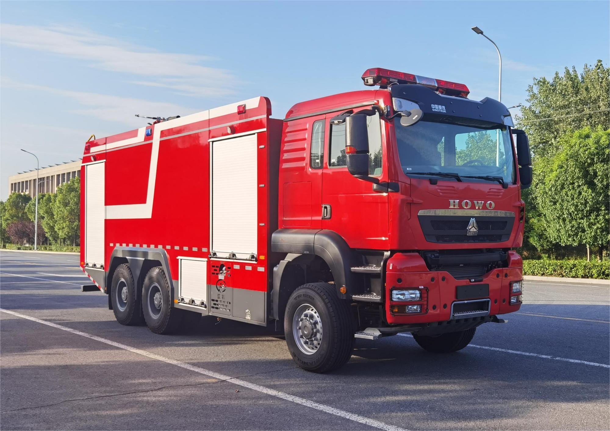 豪沃18噸六驅(qū)越野泡沫消防車(chē)