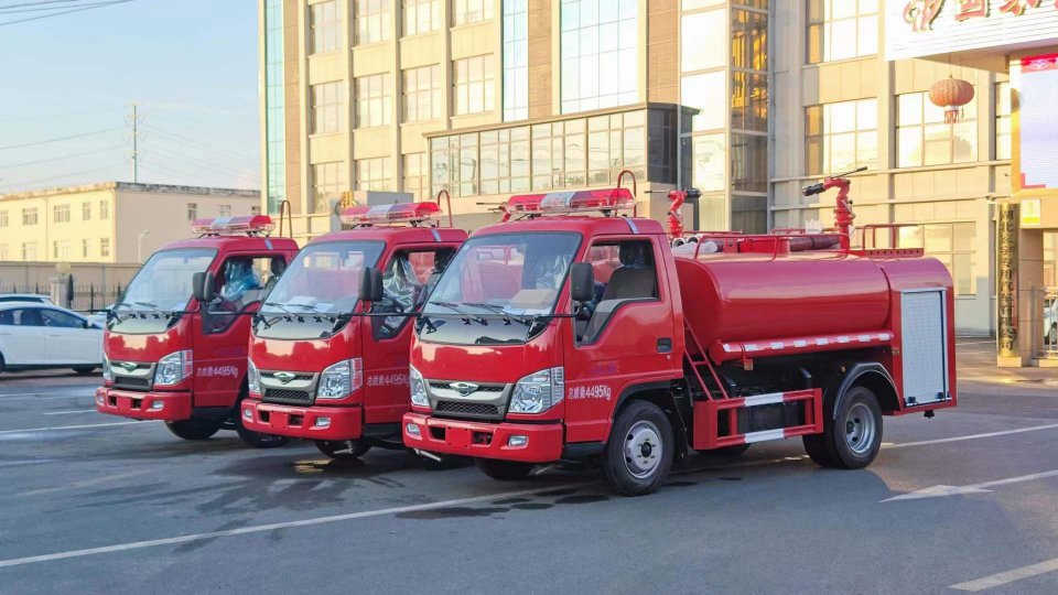 3臺(tái)福田藍(lán)牌2.5噸水罐消防車(chē)