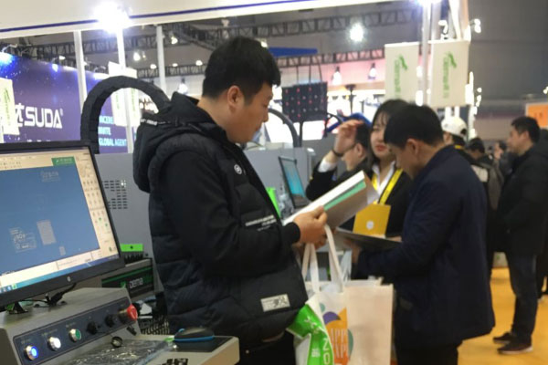 仔細閱讀得馬產品