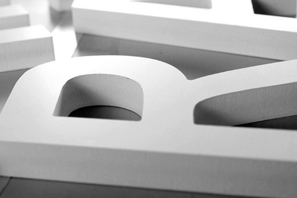 廣告雕刻機(jī)加工的PVC字 廣告雕刻機(jī)加工的PVC字