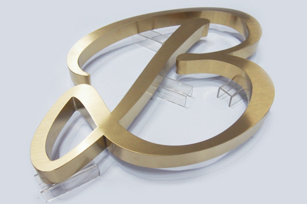 廣告雕刻機(jī)加工的金屬字 廣告雕刻機(jī)加工的金屬字