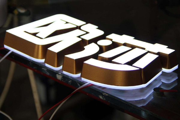 雕刻機加工的高亮斜邊迷你字  雕刻機加工的高亮斜邊迷你字