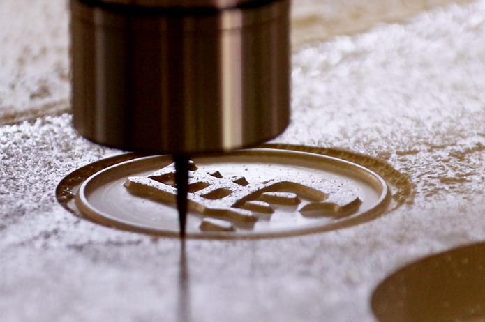 雕刻機加工中 雕刻機加工中