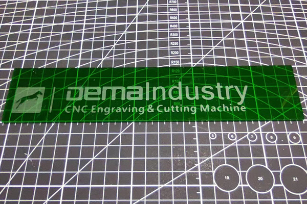 得馬雕刻機切割雕刻的亞克力標牌 得馬雕刻機切割雕刻的亞克力標牌