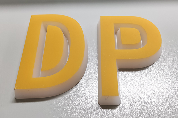 Z3高速巡邊雕刻機加工的亞克力迷你字 Z3高速巡邊雕刻機加工的亞克力迷你字