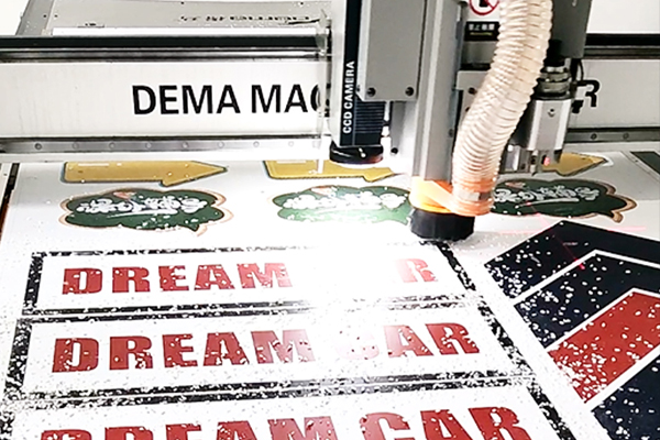 得馬Z3高速巡邊雕刻機展示 得馬Z3高速巡邊雕刻機展示