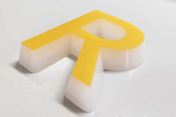 得馬Z3高速巡邊雕刻機切的亞克力樣品 得馬Z3高速巡邊雕刻機切的亞克力樣品