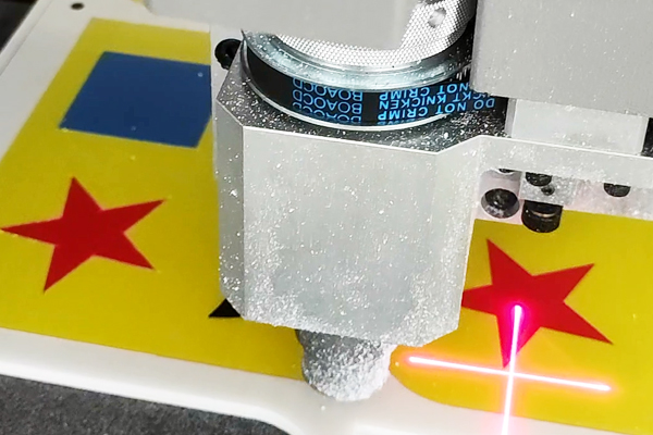 得馬Z3高速巡邊雕刻機切割KT板 得馬Z3高速巡邊雕刻機切割KT板