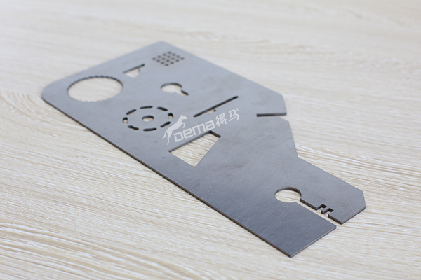 得馬激光切割機(jī)切割的金屬鈑金 得馬激光切割機(jī)切割的金屬鈑金