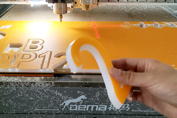 得馬廣告雕刻機切割亞克力 得馬廣告雕刻機切割亞克力