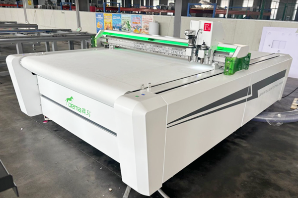 得馬F11高速裁切機側面 得馬F11高速裁切機側面